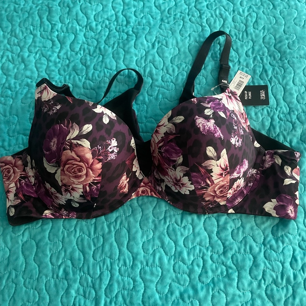NWT - TORRID Curve 44B push-up plunge 360 degree back smoother bra.